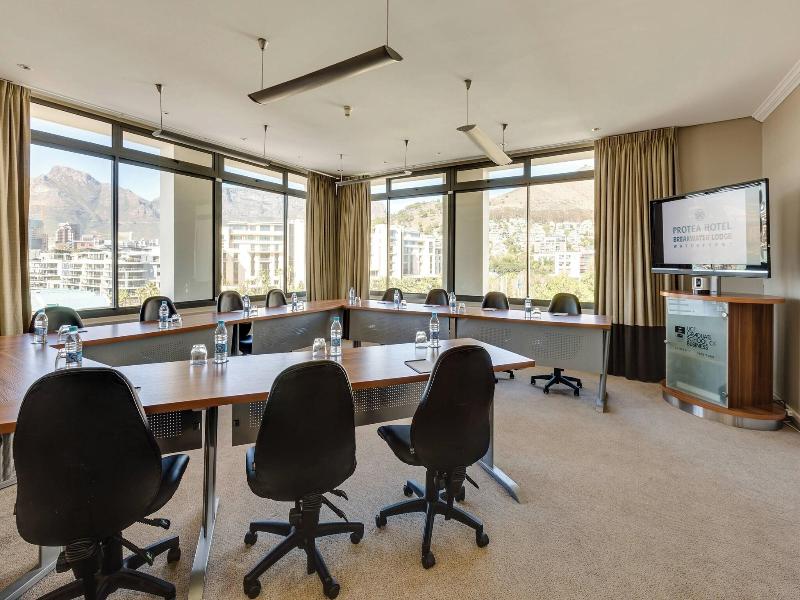 Protea Hotel Cape Town Waterfront Breakwater Lodge image