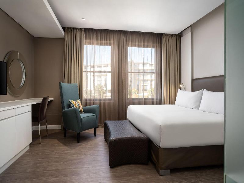 Protea Hotel Cape Town Waterfront Breakwater Lodge image