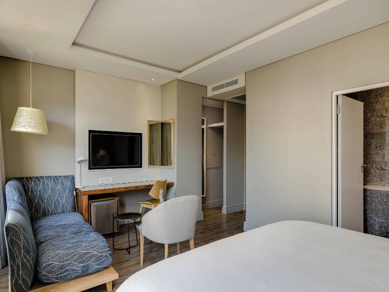 Protea Hotel Cape Town Waterfront Breakwater Lodge image