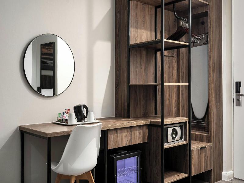 Protea Hotel Cape Town Waterfront Breakwater Lodge image
