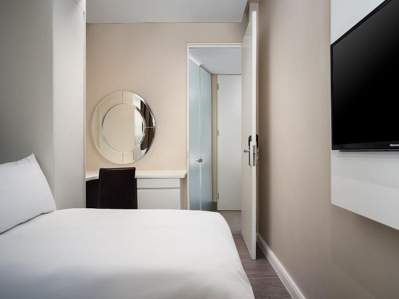 Protea Hotel Cape Town Waterfront Breakwater Lodge image