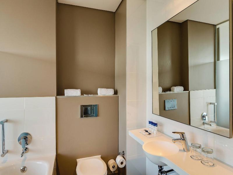 Protea Hotel Cape Town Waterfront Breakwater Lodge image