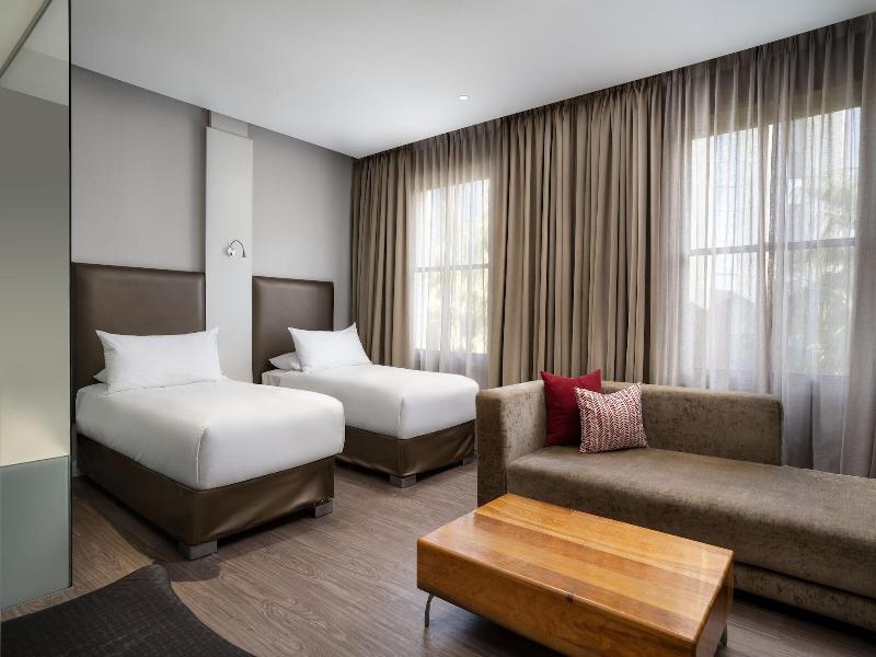 Protea Hotel Cape Town Waterfront Breakwater Lodge image