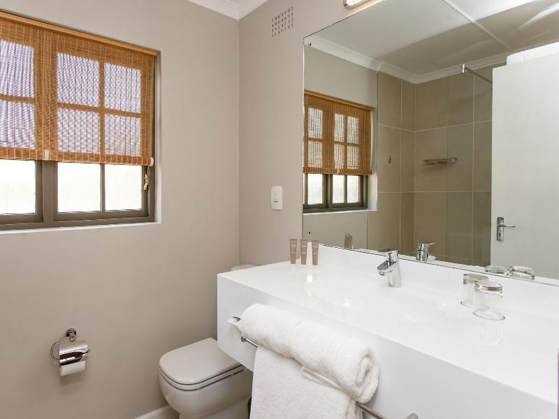 Protea Hotel Oudtshoorn Riempie Estate image