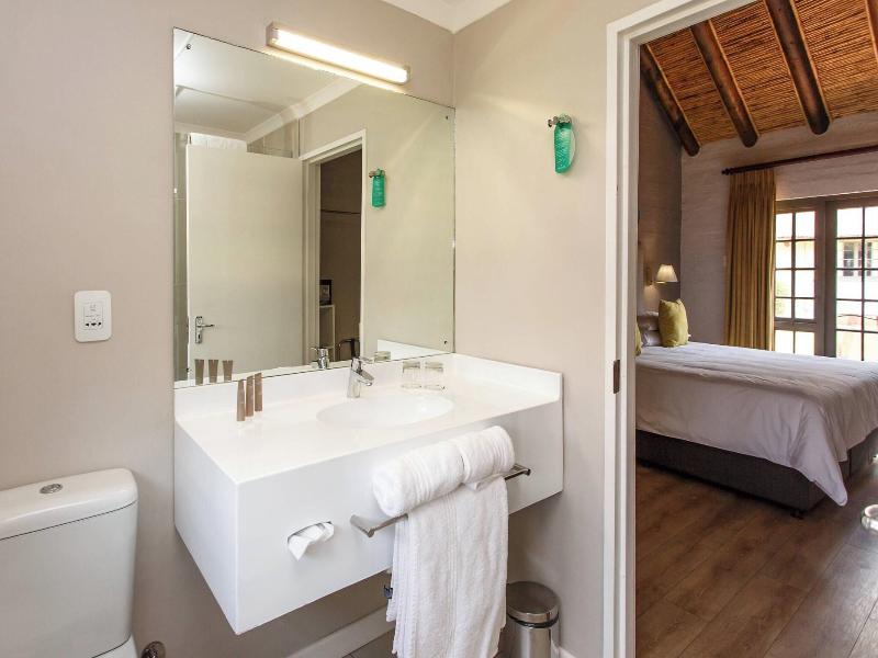 Protea Hotel Oudtshoorn Riempie Estate image