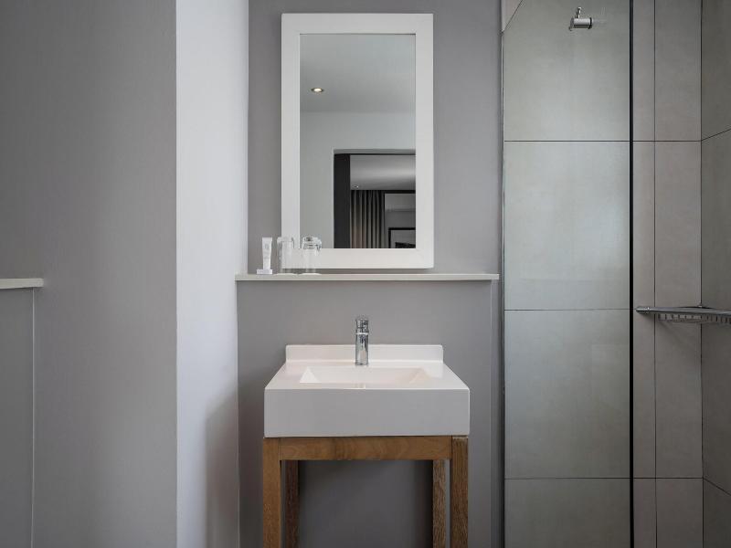 Protea Hotel Cape Town Sea Point image
