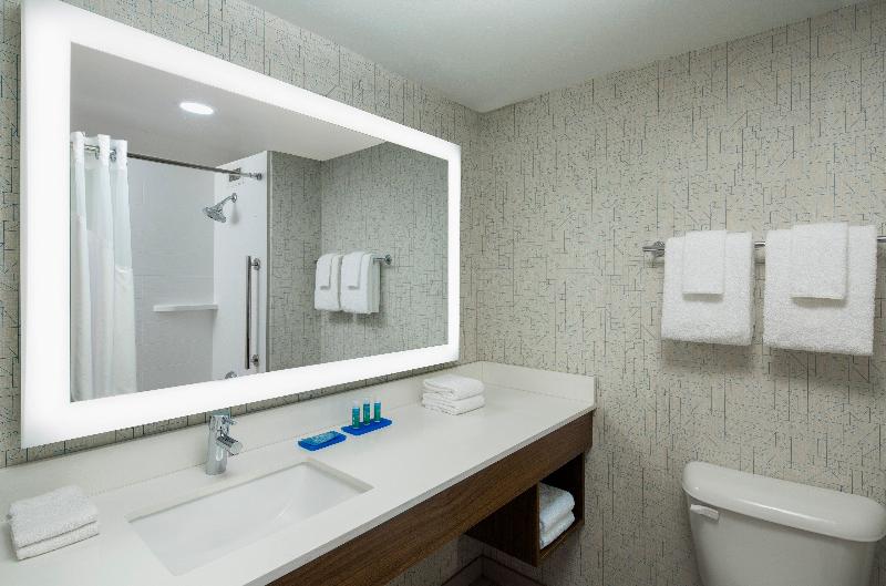 Holiday Inn Express Nashville Downtown - Broadway image
