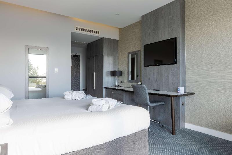DoubleTree by Hilton Edinburgh - Queensferry Cross image