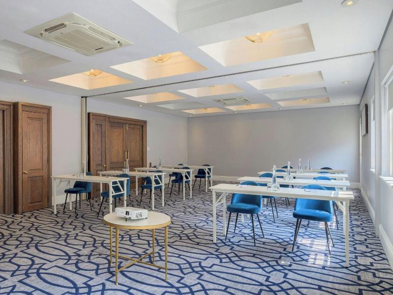 Protea Hotel Johannesburg Balalaika Sandton image