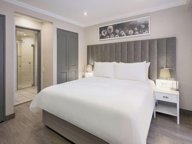 Protea Hotel Johannesburg Balalaika Sandton image