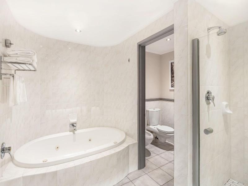 Protea Hotel Johannesburg Balalaika Sandton image