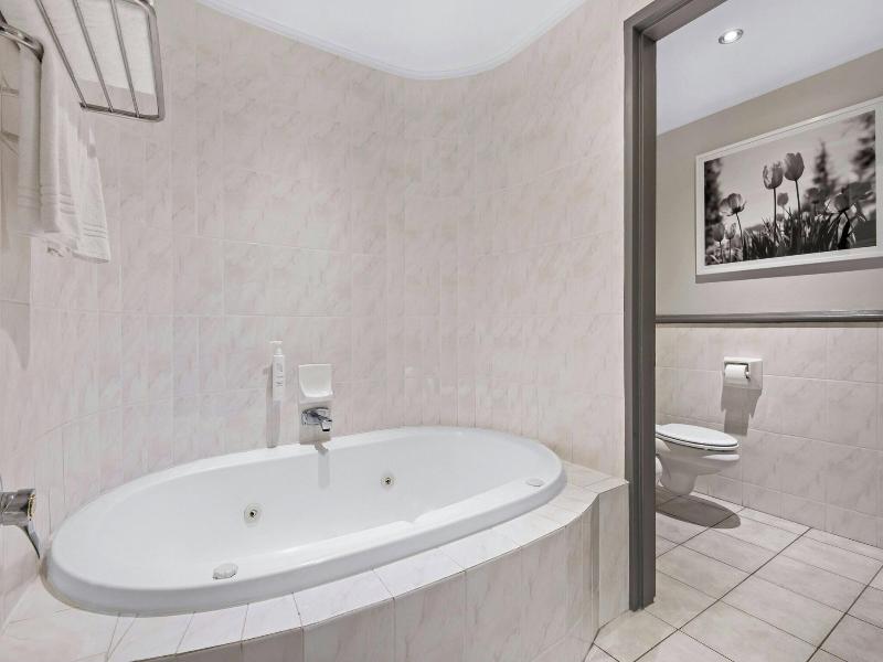 Protea Hotel Johannesburg Balalaika Sandton image
