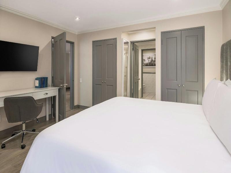 Protea Hotel Johannesburg Balalaika Sandton image