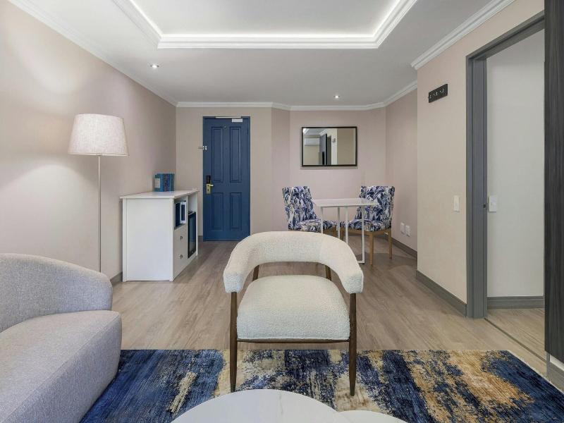 Protea Hotel Johannesburg Balalaika Sandton image