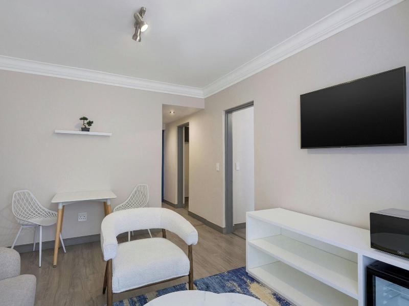 Protea Hotel Johannesburg Balalaika Sandton image