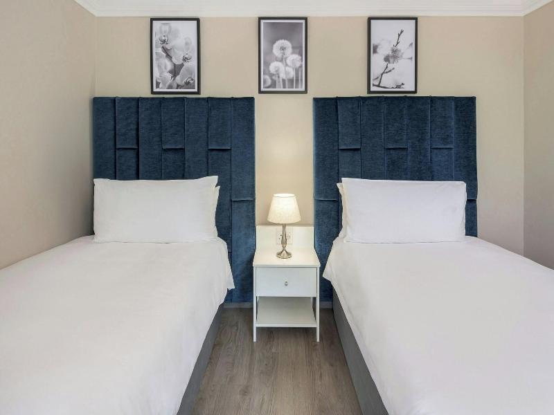 Protea Hotel Johannesburg Balalaika Sandton image