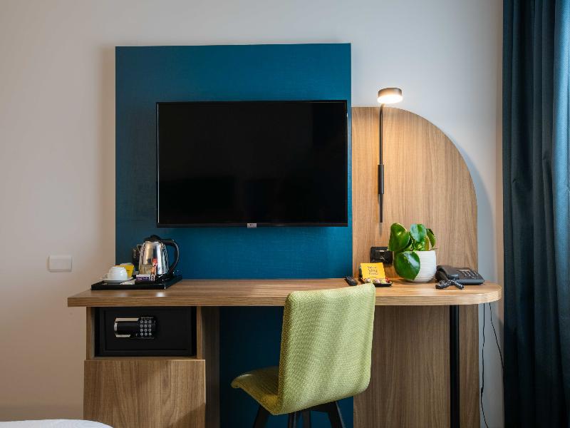 room detail thumbnail 1