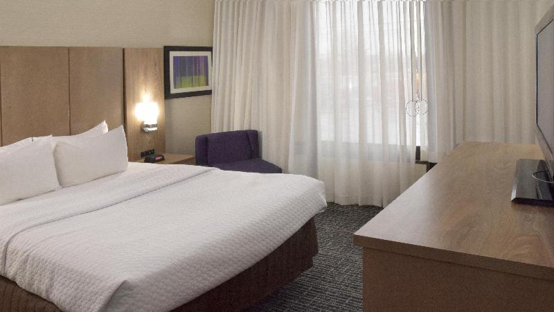 Crowne Plaza Cleveland Airport photo 22