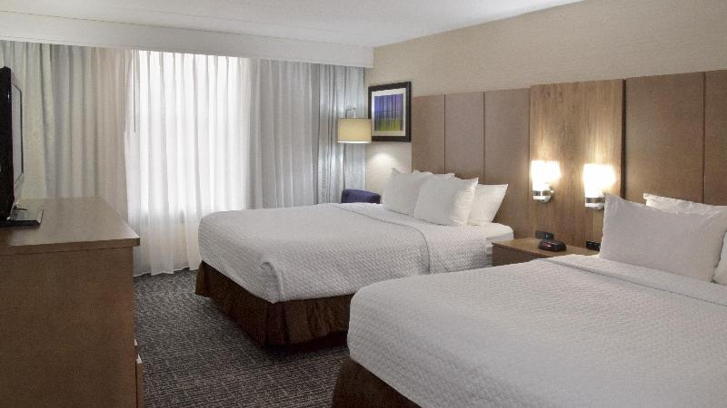 Crowne Plaza Cleveland Airport photo 7
