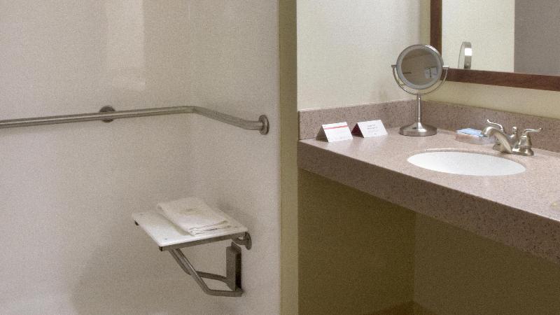 Crowne Plaza Cleveland Airport photo 16