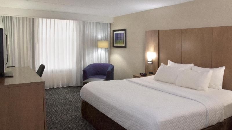 Crowne Plaza Cleveland Airport photo 4