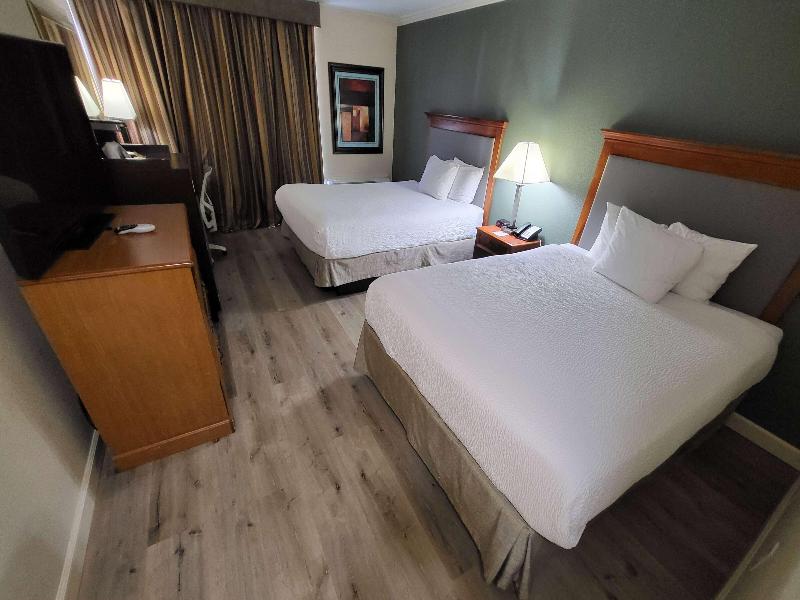 Ramada by Wyndham Houston Intercontinental Airpt E image