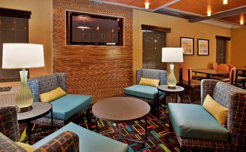 Holiday Inn Express and Suites North Kansas City