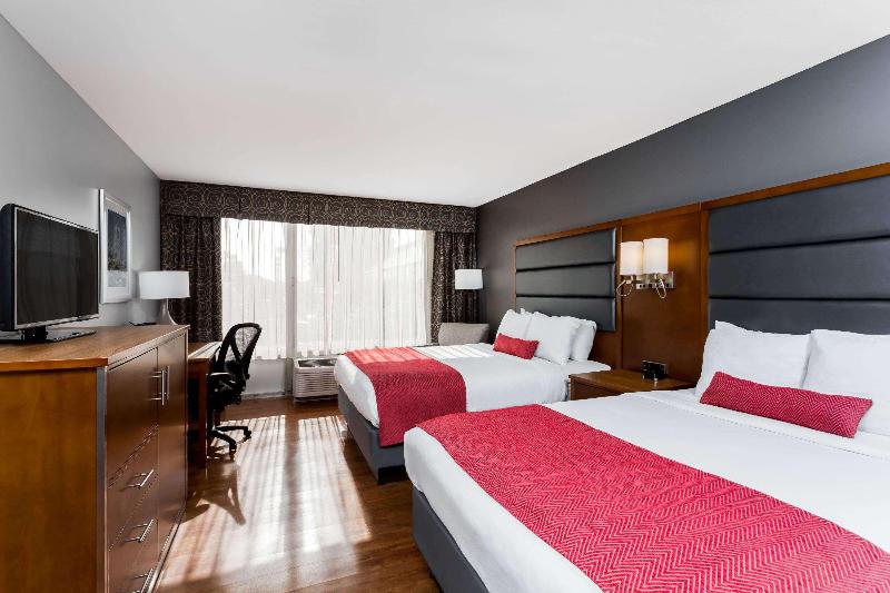 Wyndham Garden Greensboro image