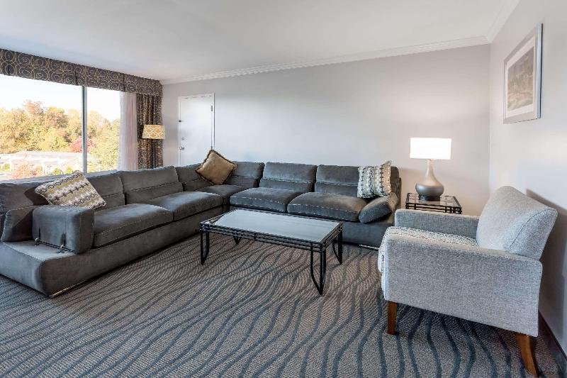 Wyndham Garden Greensboro image