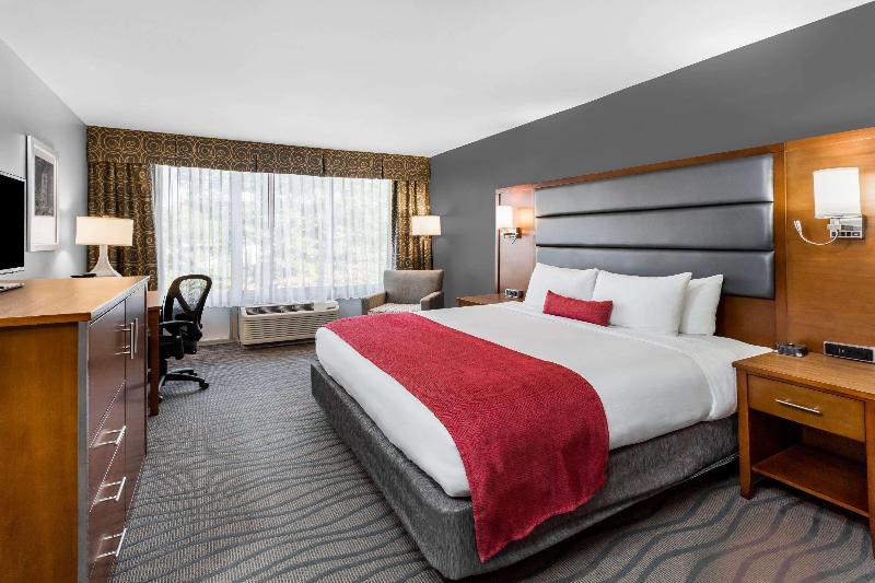 Wyndham Garden Greensboro image