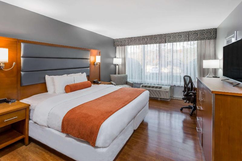 Wyndham Garden Greensboro image