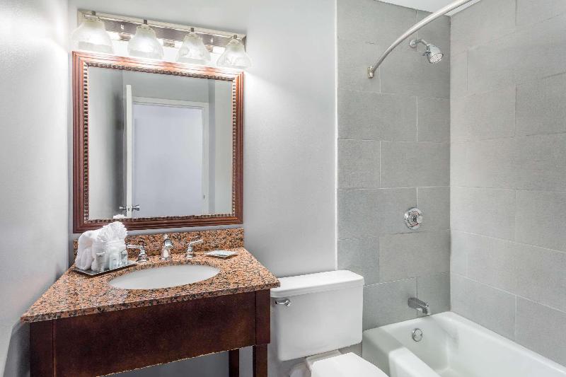 Wyndham Garden Greensboro image
