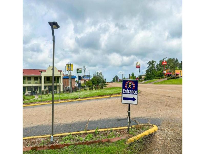 Relax Inn By Oyo Jackson MS Hwy 80/I-20 image