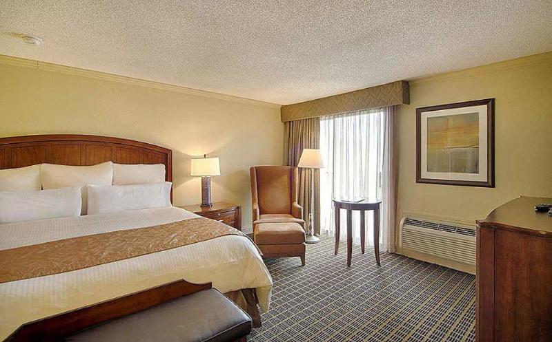 FOUR POINTS BY SHERATON HYANNIS RESORT