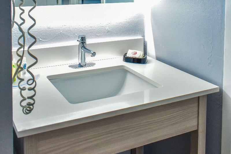 Comfort Inn Hyannis - Cape Cod image