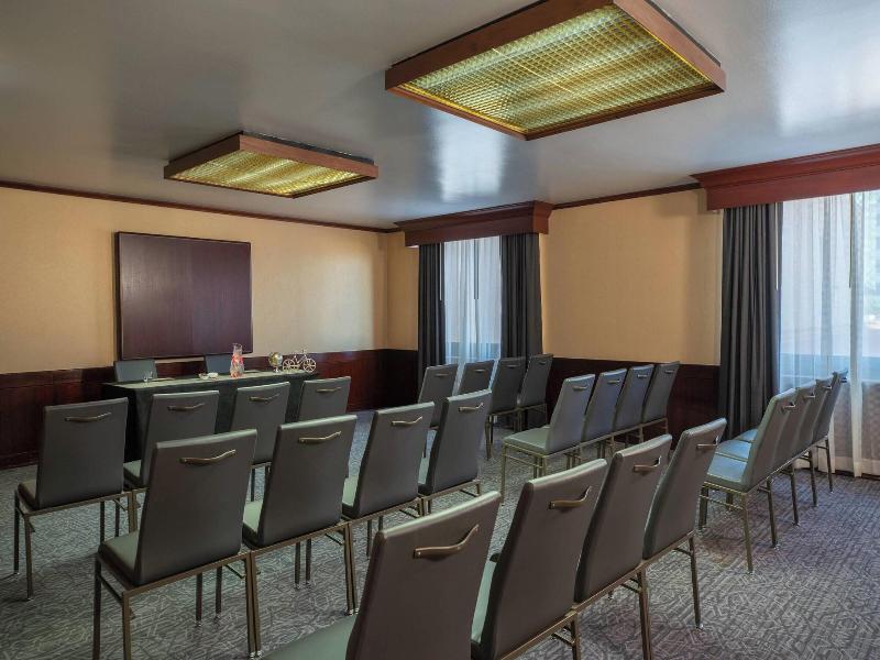 Renaissance Dallas Addison Hotel image