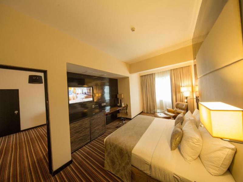 Ramada Colombo image