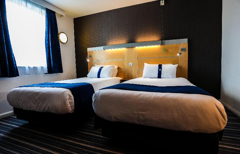 Holiday Inn Express Birmingham Castle Bromwich photo 21