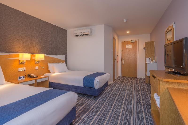 Holiday Inn Express Birmingham Castle Bromwich photo 22