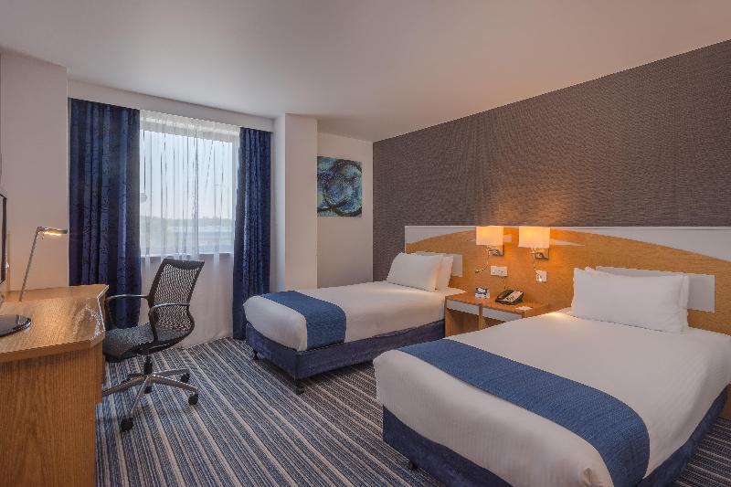 Holiday Inn Express Birmingham Castle Bromwich photo 23