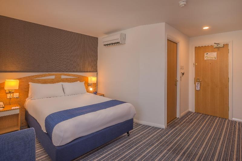 Holiday Inn Express Birmingham Castle Bromwich photo 7