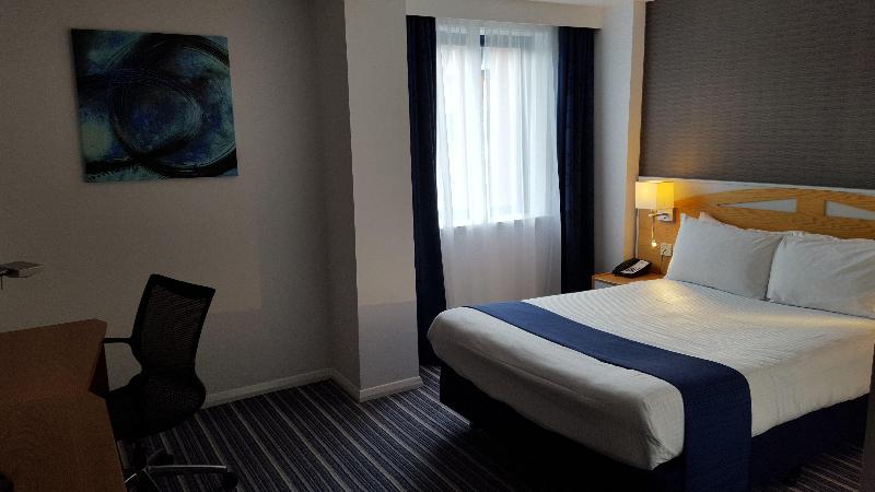 Holiday Inn Express Birmingham Castle Bromwich photo 8