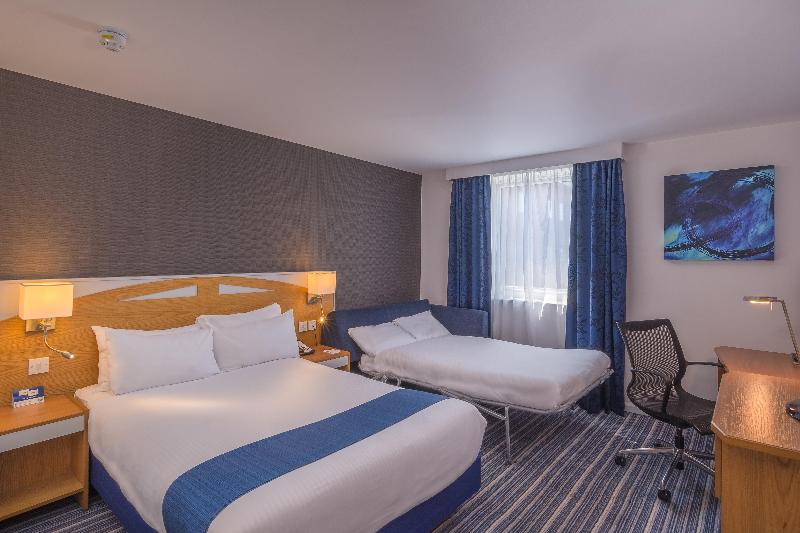 Holiday Inn Express Birmingham Castle Bromwich photo 13