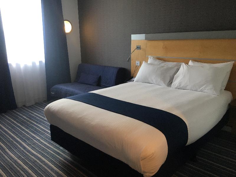 Holiday Inn Express Birmingham Castle Bromwich photo 16