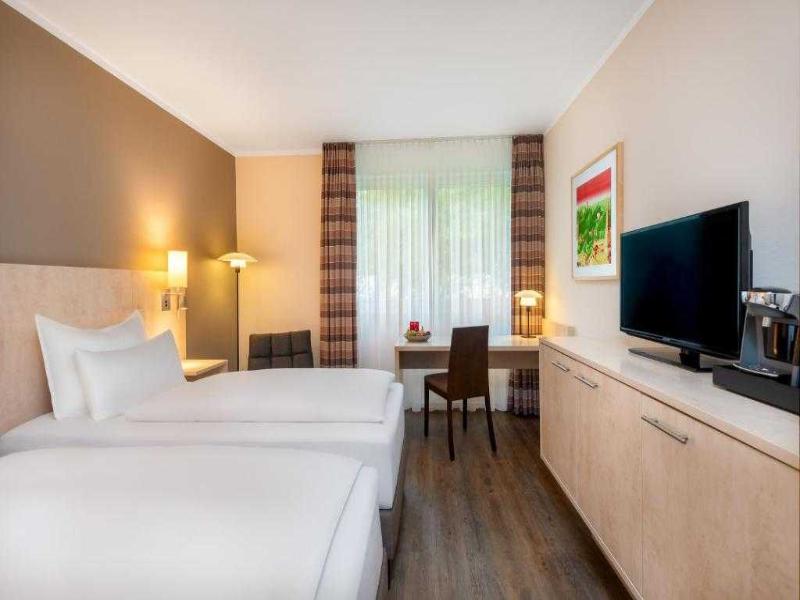Sunday Hotel Bielefeld Johannisberg image