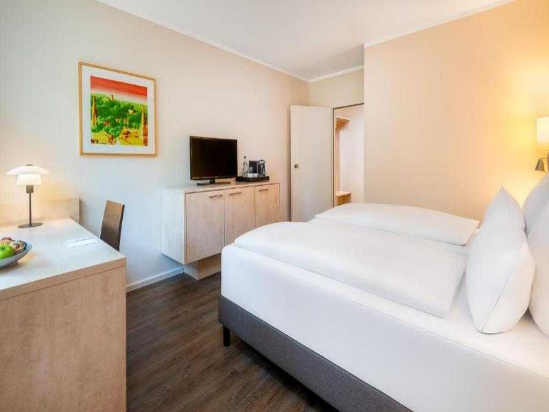Sunday Hotel Bielefeld Johannisberg image