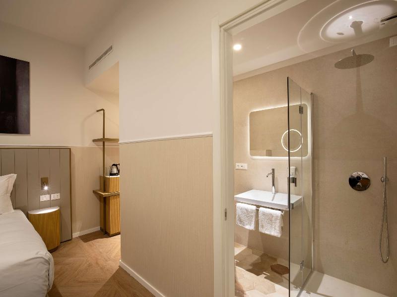 Cosmopolita Hotel Rome, Tapestry Collection by Hil image