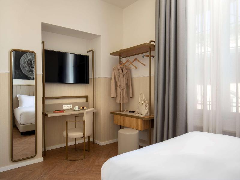 Cosmopolita Hotel Rome, Tapestry Collection by Hil image