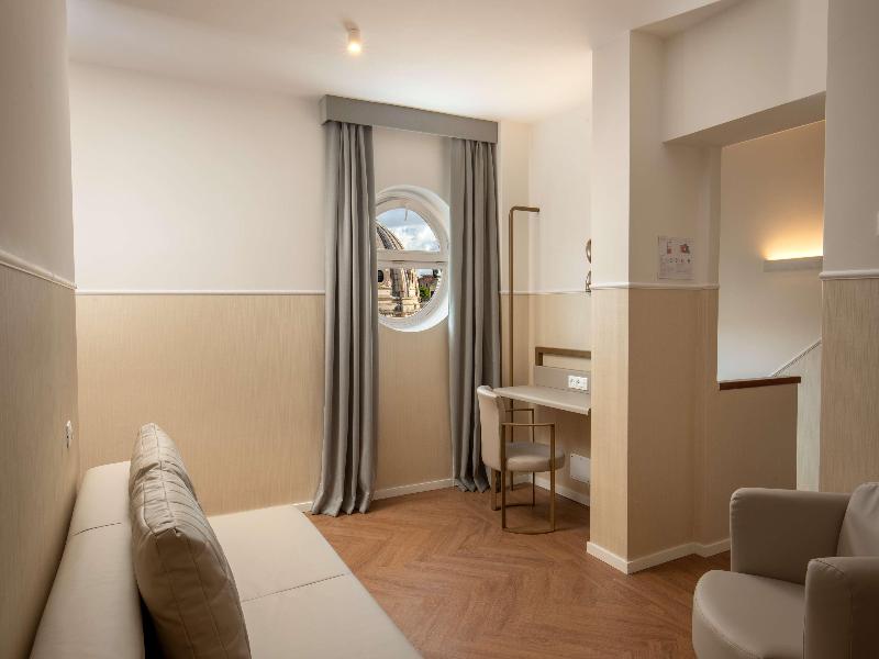 Cosmopolita Hotel Rome, Tapestry Collection by Hil image