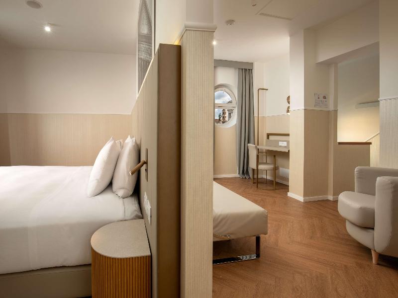 Cosmopolita Hotel Rome, Tapestry Collection by Hil image